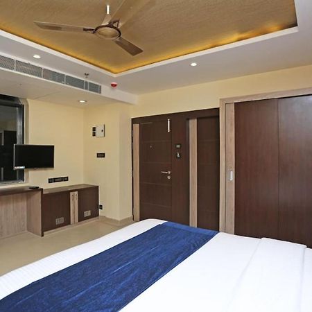 Hotel Golden Orchid Μπουμπάνεσβαρ Εξωτερικό φωτογραφία