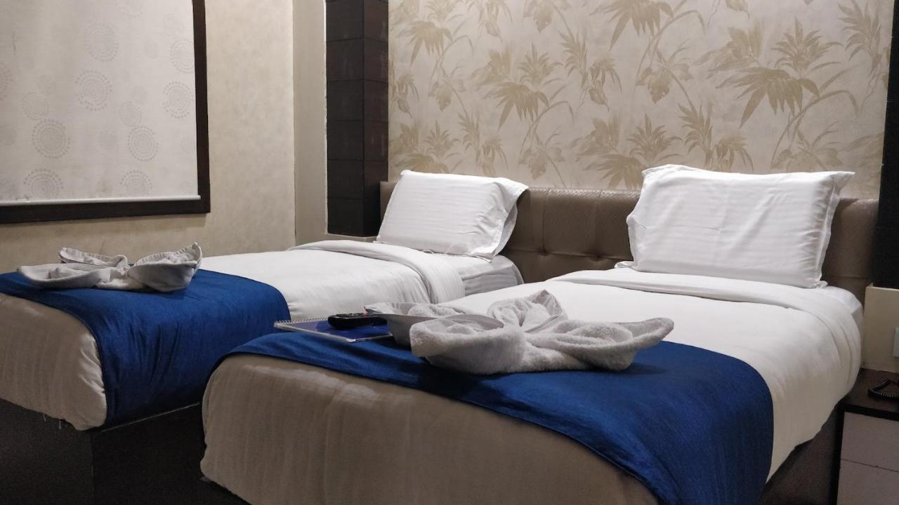 Hotel Golden Orchid Μπουμπάνεσβαρ Εξωτερικό φωτογραφία