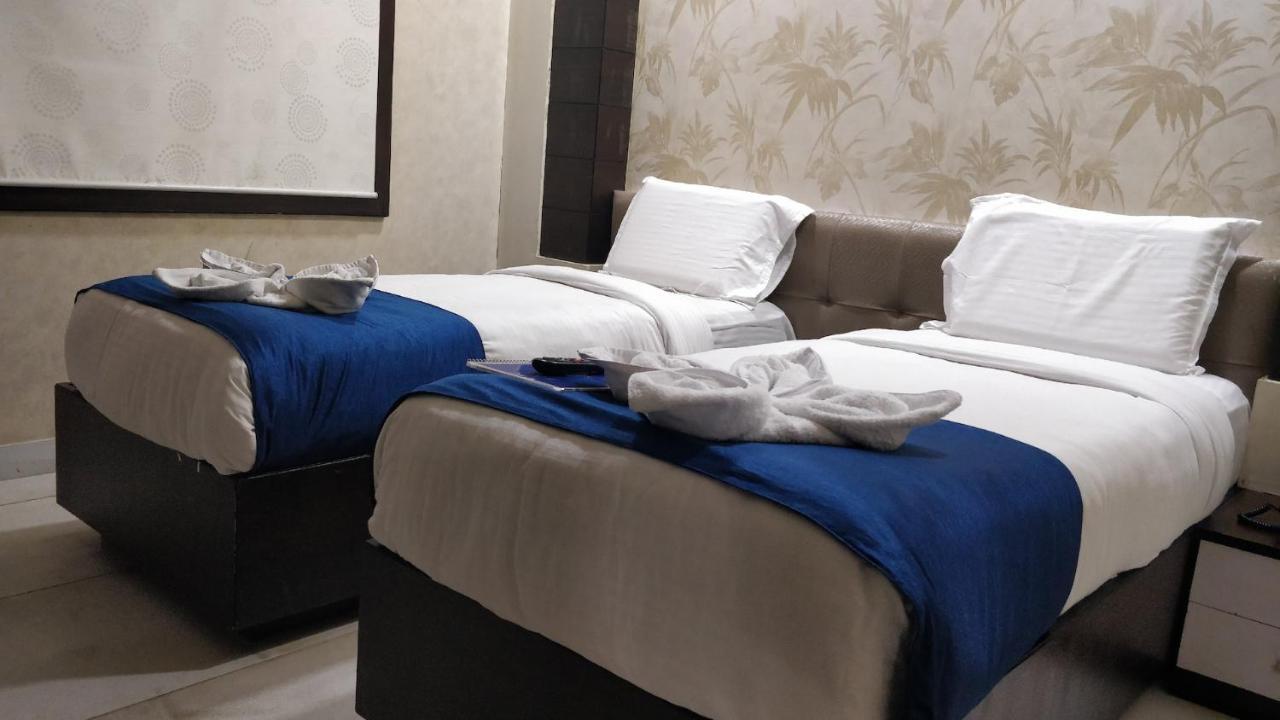 Hotel Golden Orchid Μπουμπάνεσβαρ Εξωτερικό φωτογραφία